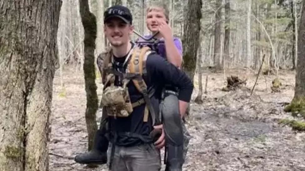 Osmiletý chlapec z USA přežil dva dny v horách. Živil se sněhem